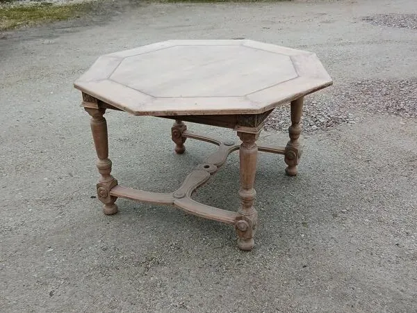 Illustration numéro 2 du produit Table Octogonale Vintage en Bois Brut - Esprit Maison de Famille