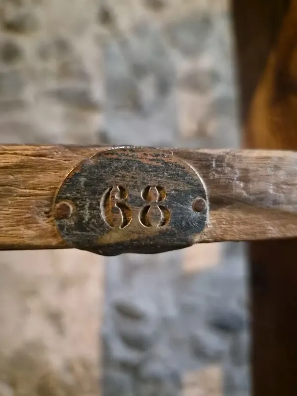 Illustration numéro 2 du produit Étagère industrielle ancienne / séparateur de pièce en pin, France, début du 20ème siècle