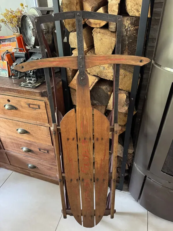 Illustration numéro 2 du produit Ancienne luge américaine en bois vintage