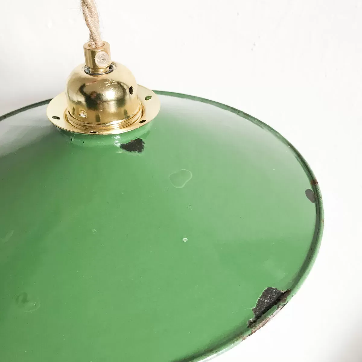 Illustration numéro 2 du produit Suspension métal vert