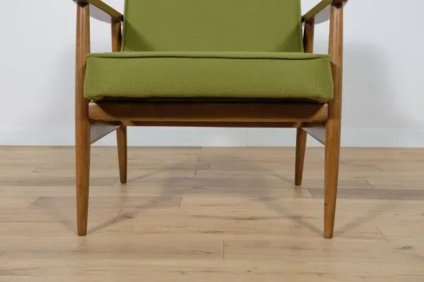 Illustration numéro 2 du produit Fauteuil Modèle 300-192 par Juliusz Kedziorek de Goscinska Furniture Factory, 1970s