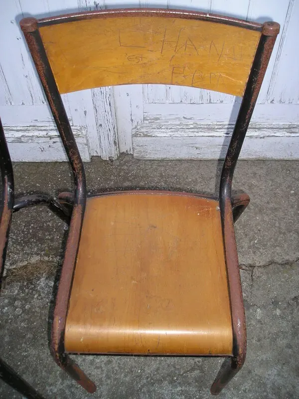 Illustration numéro 2 du produit Table d'école et ses 2 chaises Mullca années 60/70