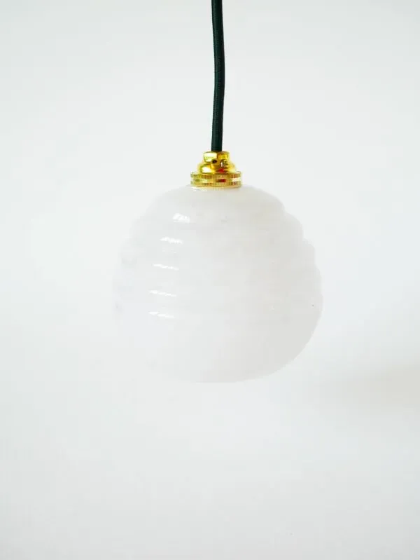 Illustration numéro 2 du produit Petite suspension boule en verre de Clichy, Blanc, Art Déco, 1930