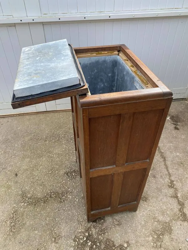 Illustration numéro 2 du produit Meuble de métier Frigo bois glacière bar en chêne des années 30