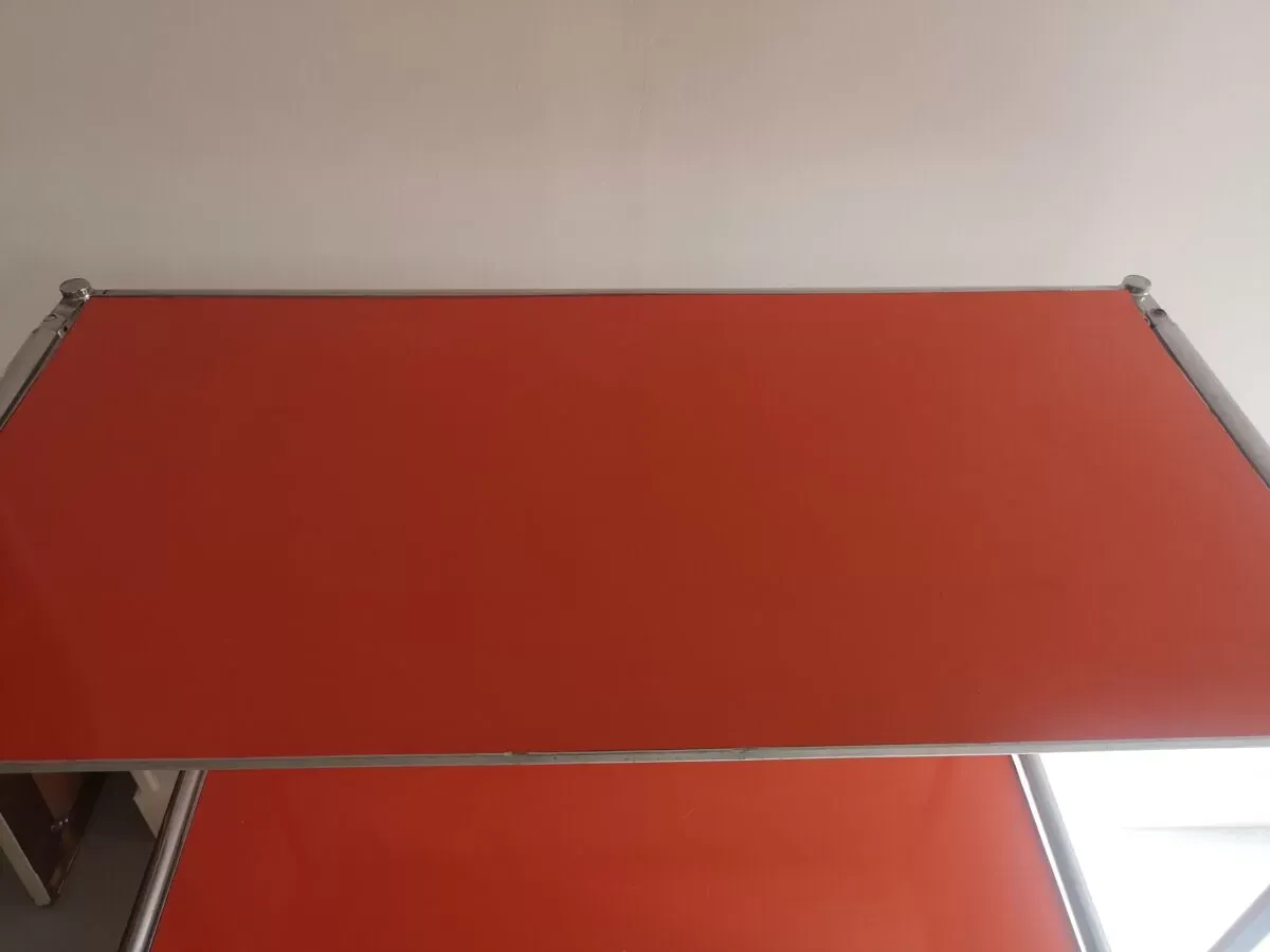 Illustration numéro 2 du produit Desserte bibliothèque à roulette en metal chromé industrielle