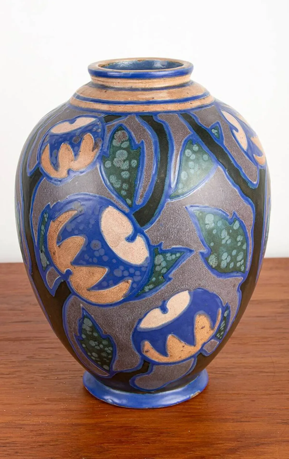 Illustration numéro 2 du produit Magnifique Vase Art-Nouveau aux motifs floraux multicolors Revernay 1910.