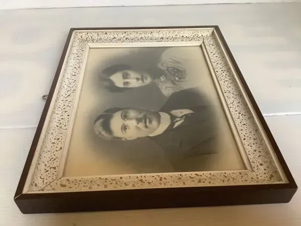 Illustration numéro 2 du produit Ancienne photographie d’un couple