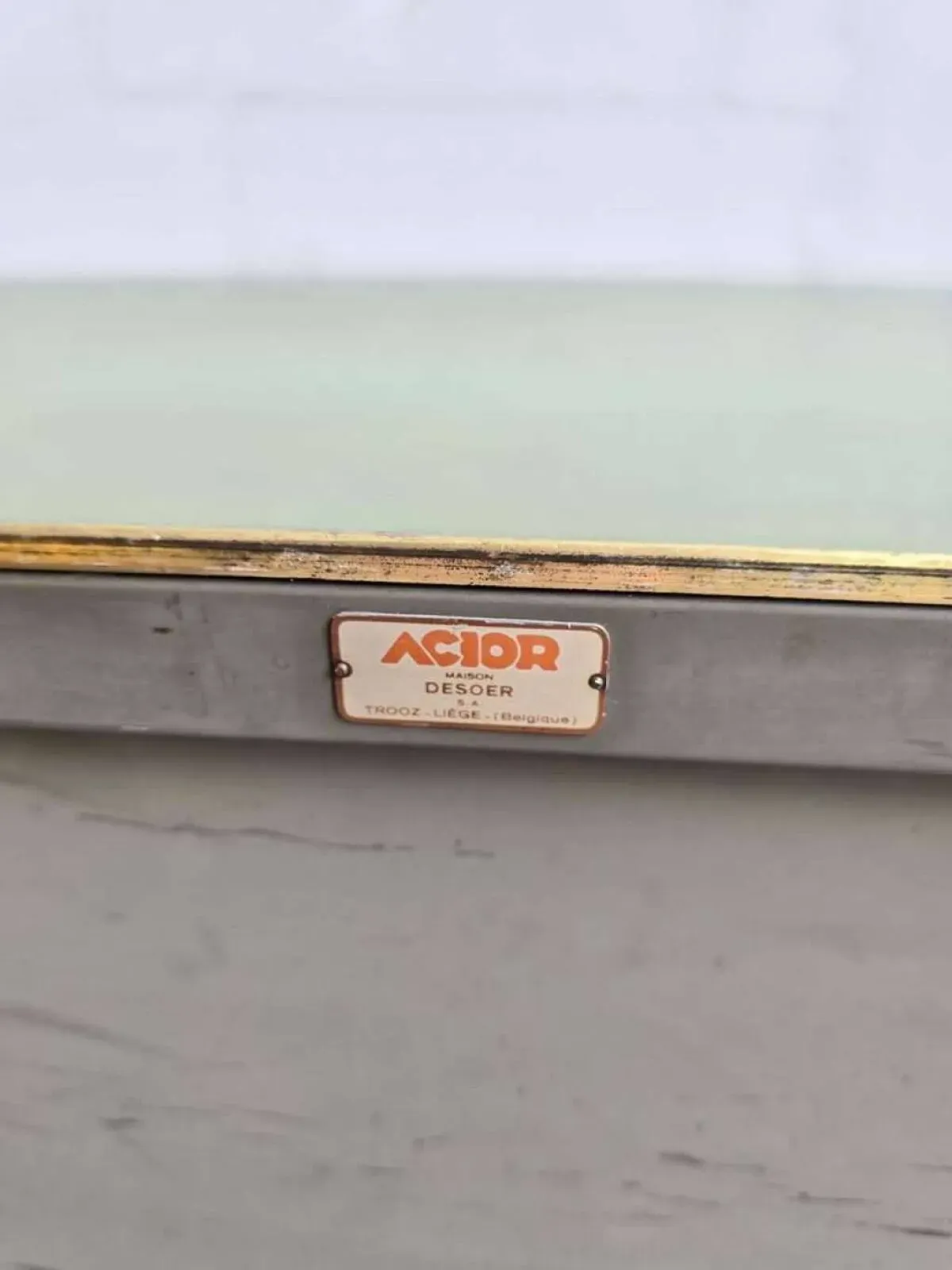 Illustration numéro 2 du produit Bureau/bureau industriel vintage acior avec plateau vert menthe