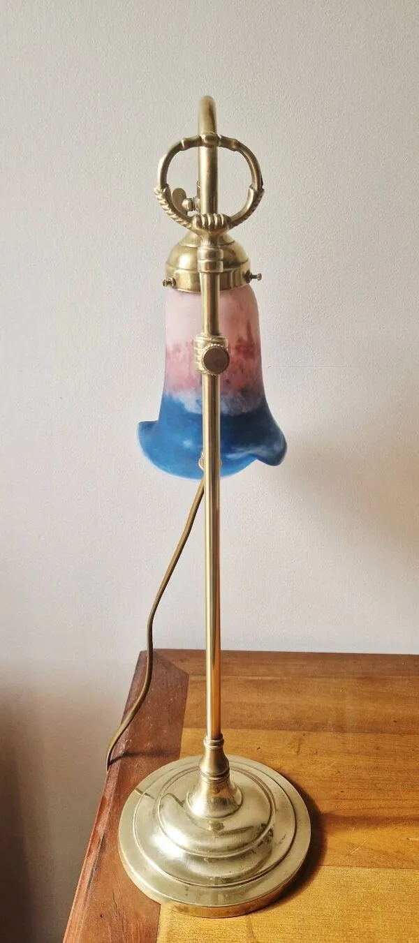 Illustration numéro 2 du produit Lampe style Art Nouveau - Laiton et pâte de verre - Époque 1920