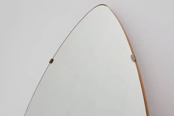 Illustration numéro 2 du produit Miroir triangulaire organique vintage avec dos en bois, Belgique années 1960