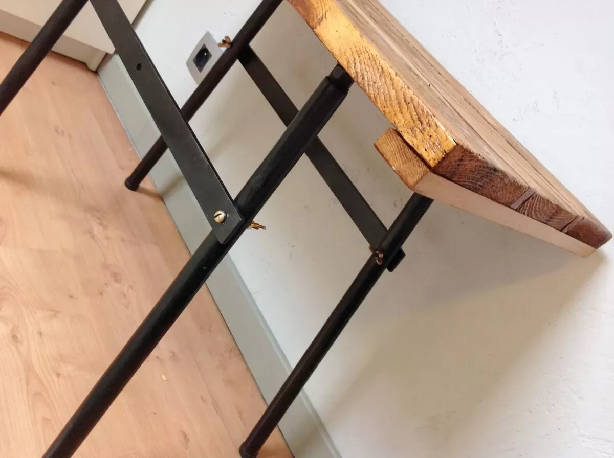 Illustration numéro 2 du produit Table d'appoint en bois et metal style industriel années 60-70