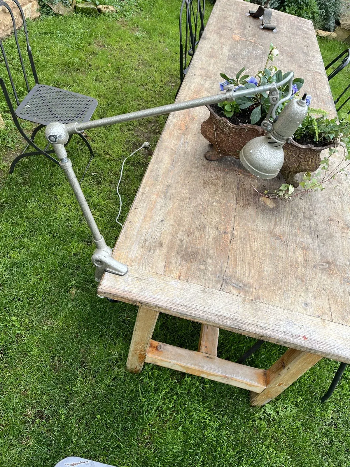 Illustration numéro 2 du produit Lampe métal