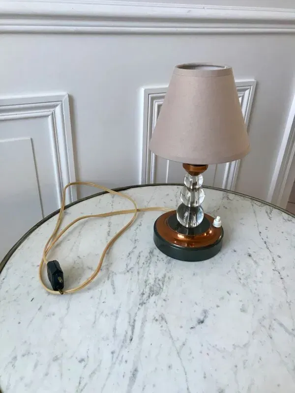 Illustration numéro 2 du produit Lampe à poser en cuivre et verre art déco années 30