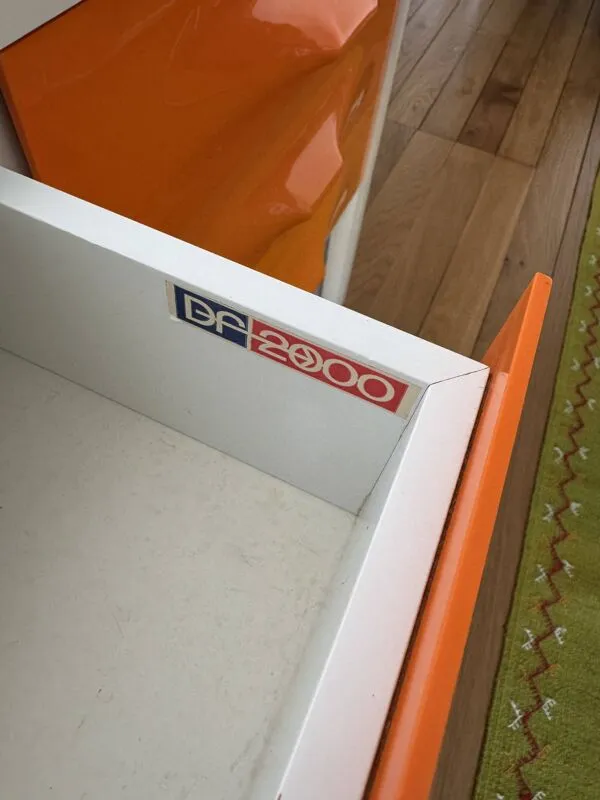 Illustration numéro 2 du produit Commode Raymond Loewy, Série « DF-2000 », c. 1967