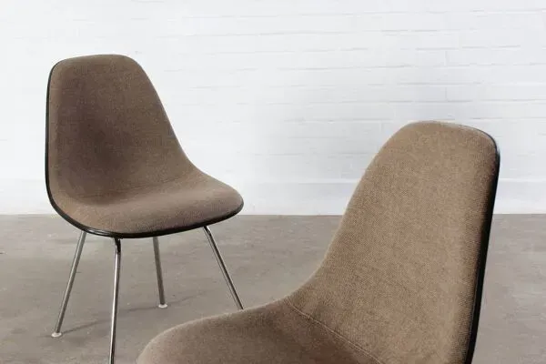 Illustration numéro 2 du produit Ensemble de 4 chaises vintage Eames Vitra Miller design des années 50