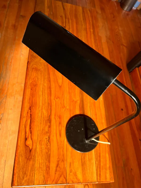 Illustration numéro 2 du produit Lampe de bureau amilux