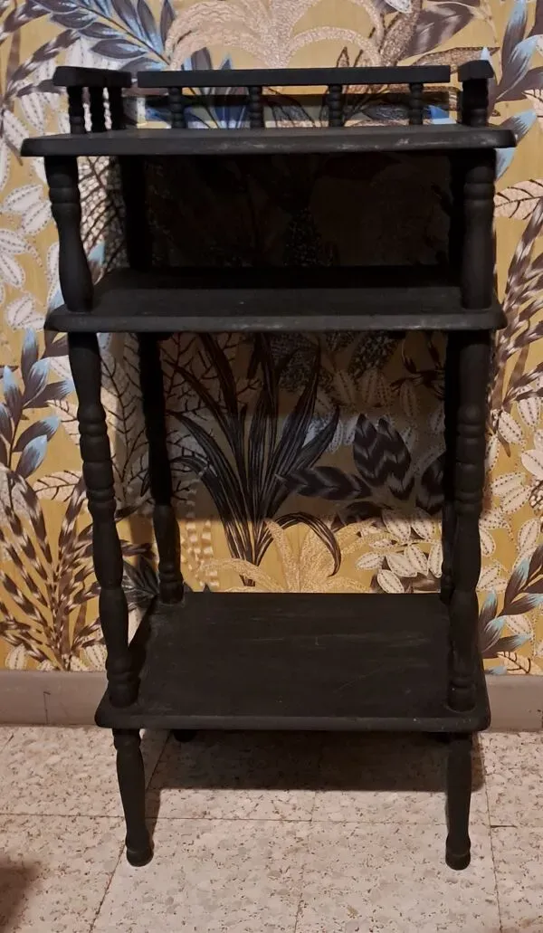 Illustration numéro 2 du produit Console en bois coloris noir rénovée