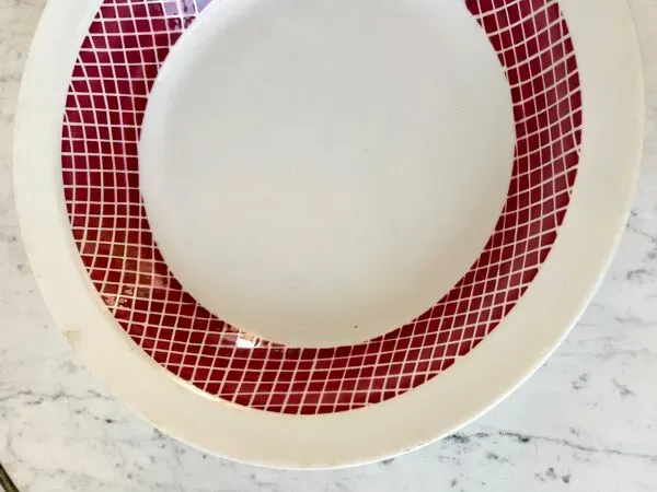 Illustration numéro 2 du produit Plat creux badonviller à carreaux années 30