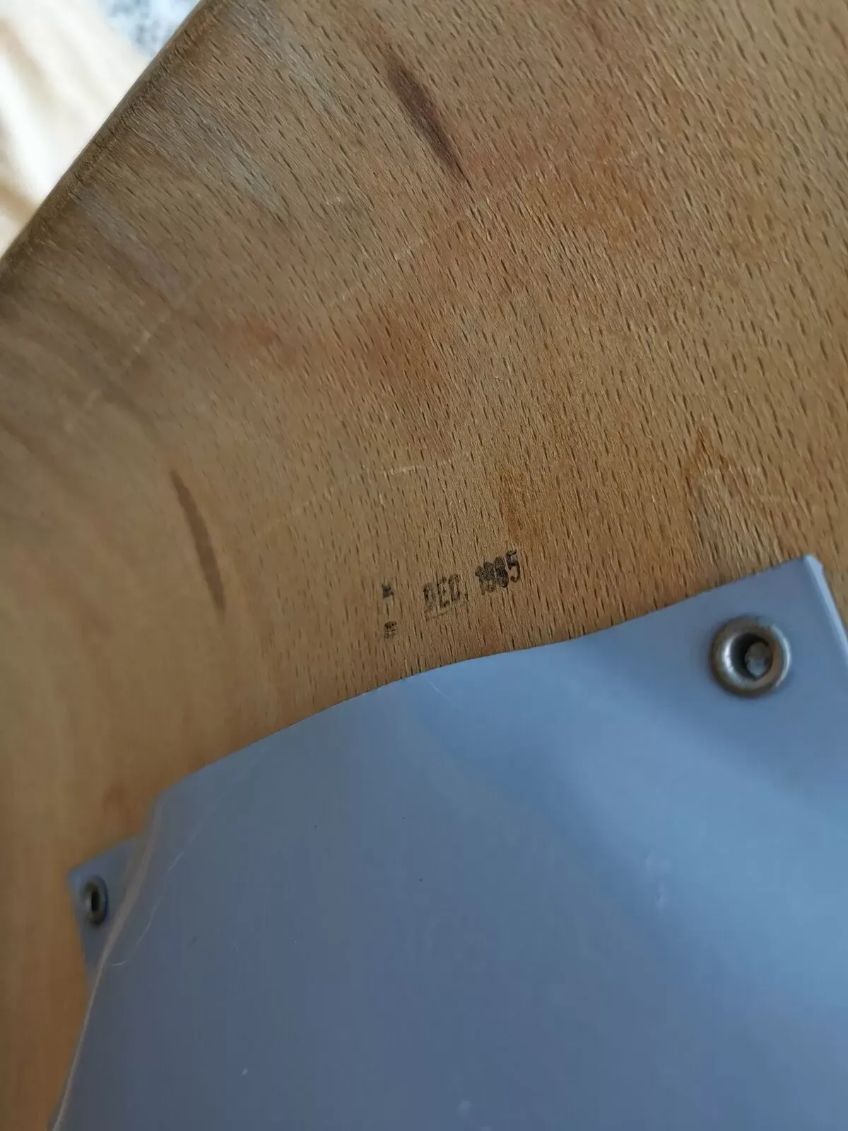 Illustration numéro 2 du produit Chaise d atelier reglable