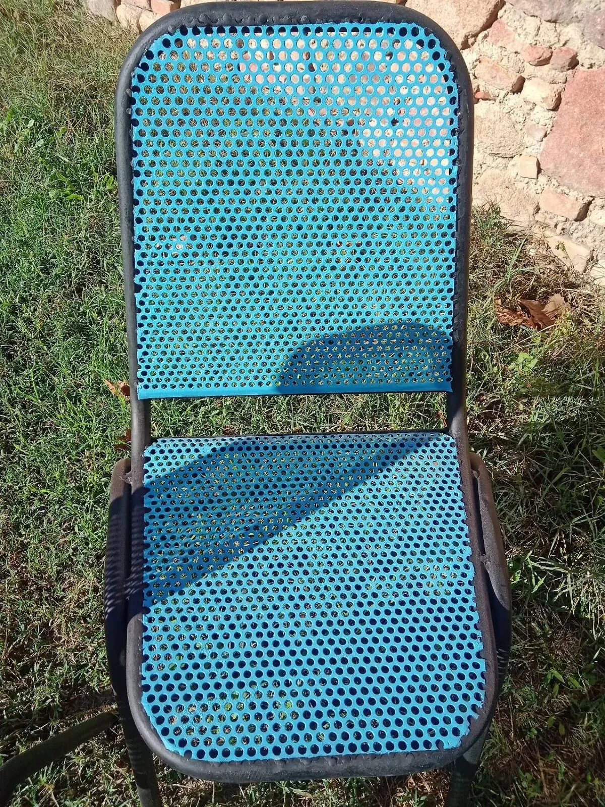 Illustration numéro 2 du produit Chaise métal ajourées