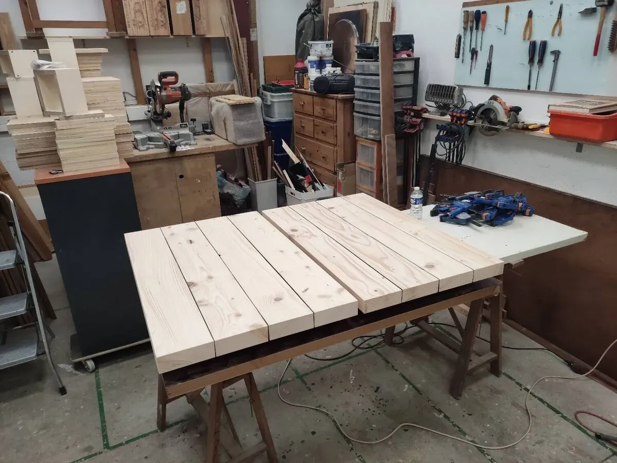 Illustration numéro 2 du produit Table basse rustique sur pieds épingles