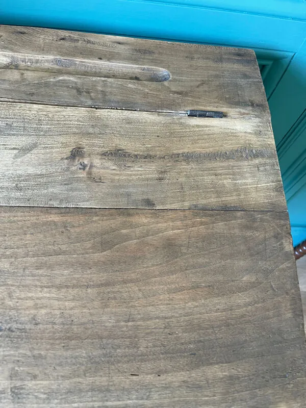 Illustration numéro 2 du produit Pupitre de maître d’école ancien