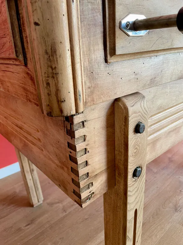 Illustration numéro 2 du produit Rare Baby-foot Chevillotte des années 1930 - Entièrement restauré