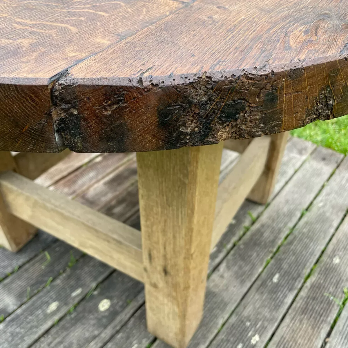 Illustration numéro 2 du produit Table basse industrielle en chêne massif