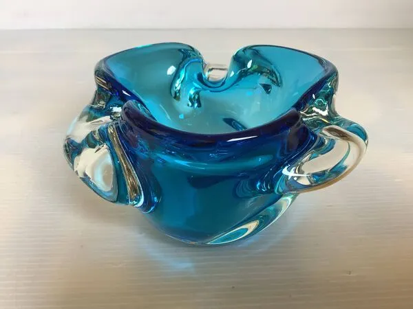 Illustration numéro 2 du produit Vide poche cendrier bleu style Murano