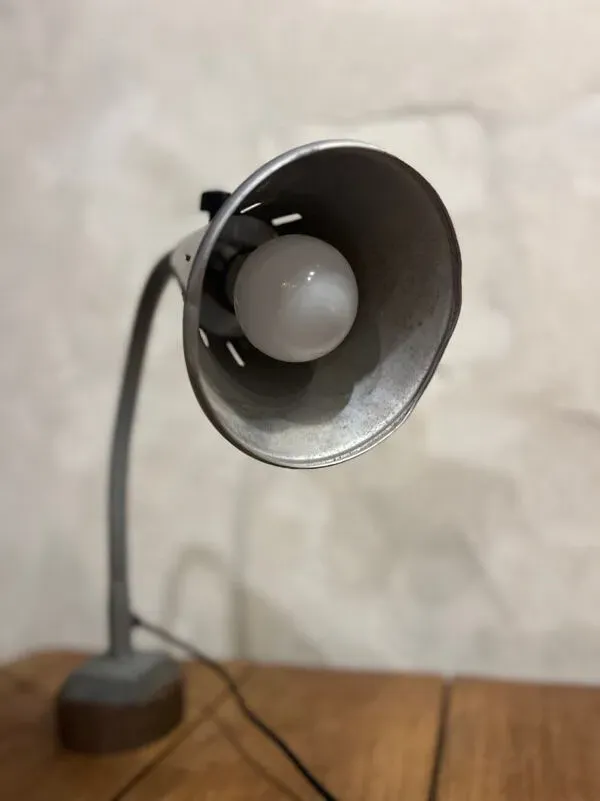 Illustration numéro 2 du produit Lampe indus vintage