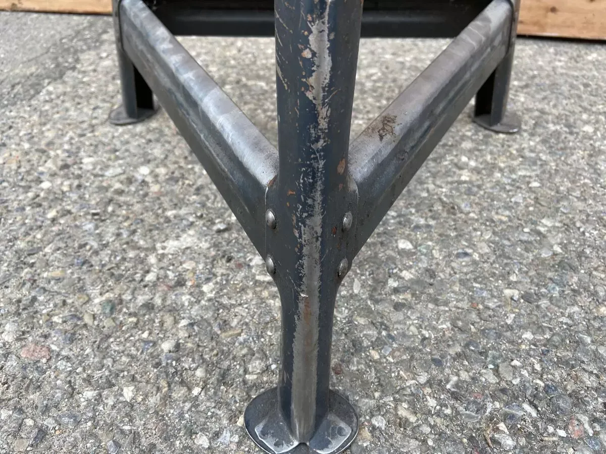 Illustration numéro 2 du produit Tabouret d’usine industriel Rowac