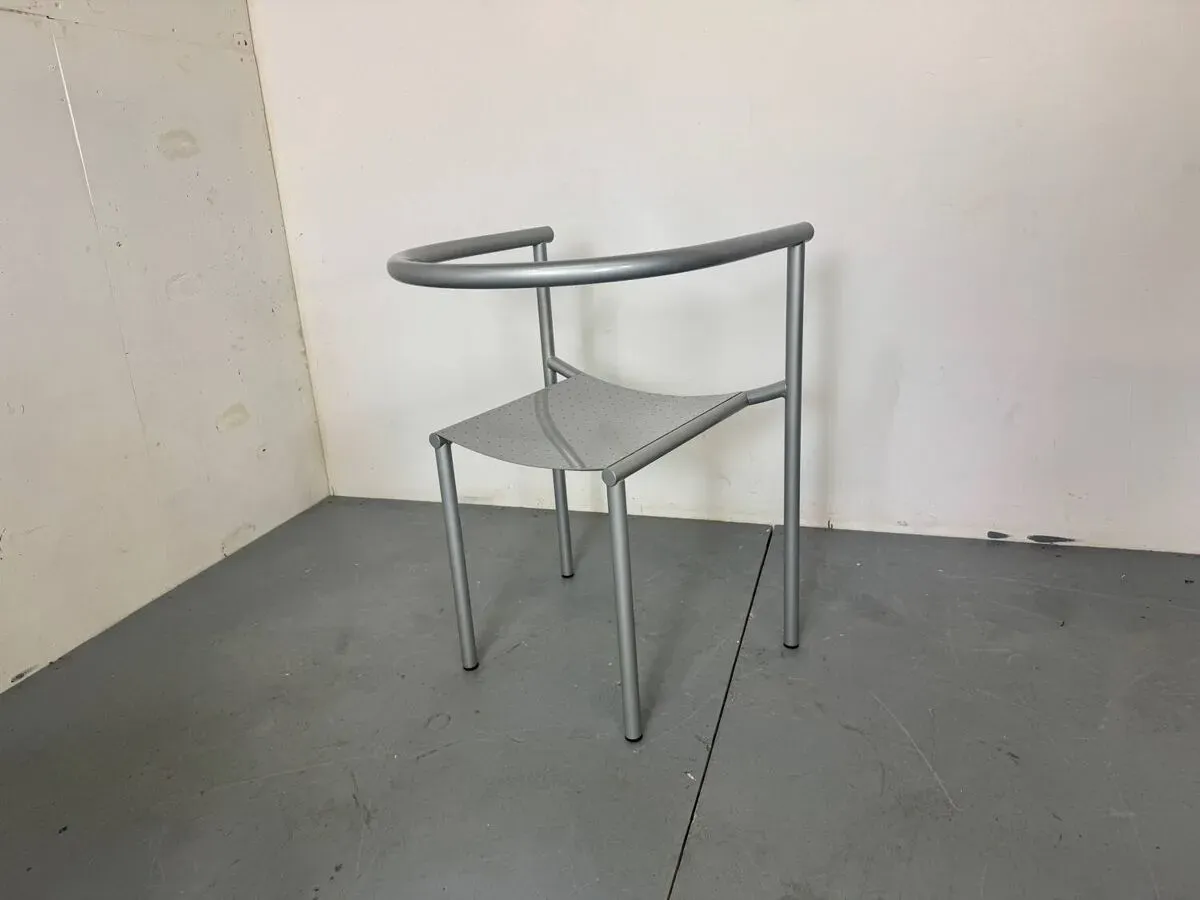 Illustration numéro 2 du produit Fauteuil tubulaire style Memphis 1ère édition Von Vogelsang par Philippe Starck