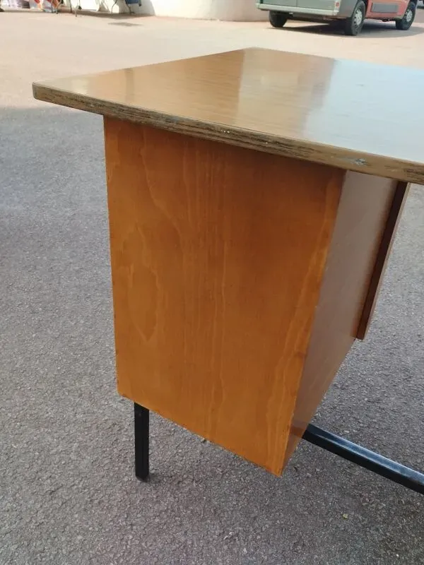 Illustration numéro 2 du produit Bureau ancien vintage design