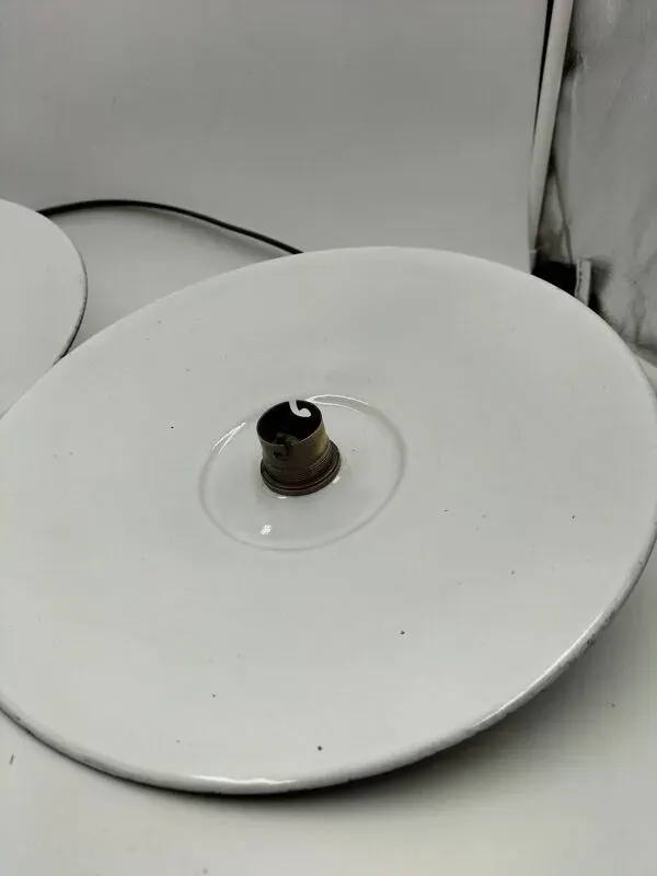 Illustration numéro 2 du produit Suspensions en tôles émaillées