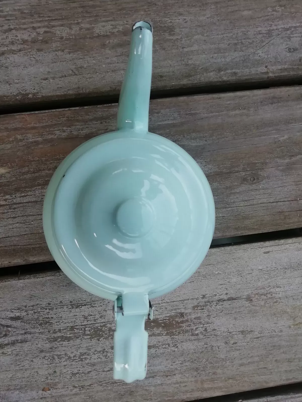 Illustration numéro 2 du produit Théière en tôle émaillée