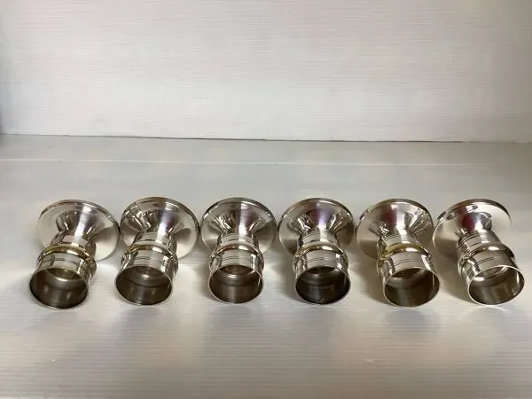 Illustration numéro 2 du produit 6 bougeoirs métal argenté