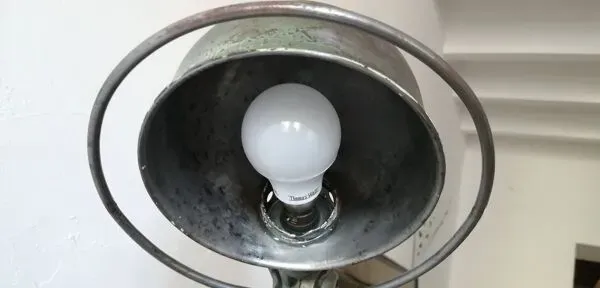 Illustration numéro 2 du produit Lampe jielde 2 bras