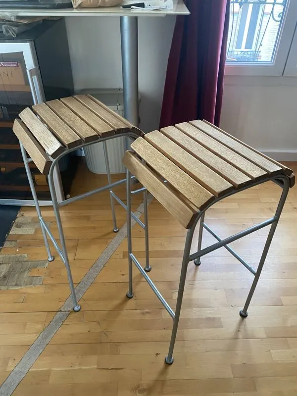 Illustration numéro 2 du produit Tabourets de bar