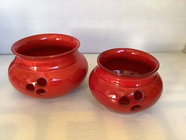 Illustration numéro 2 du produit Paire de bougeoirs photophores rouges scandinave