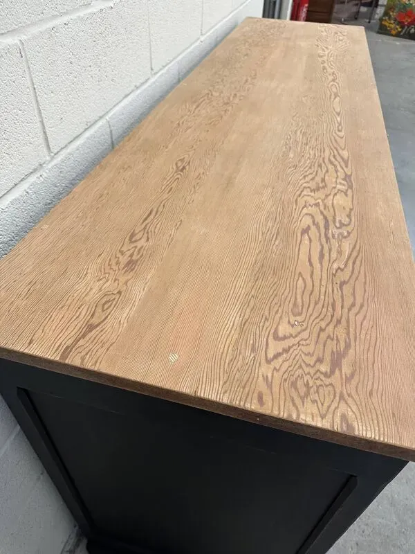 Illustration numéro 2 du produit Meuble d’atelier en cèdre Milieu XXème