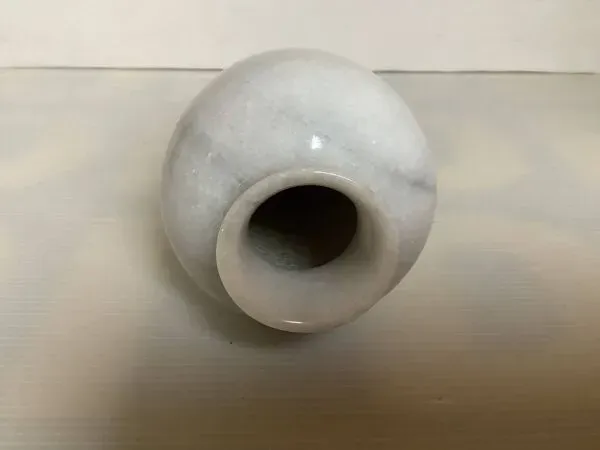 Illustration numéro 2 du produit Vase en marbre