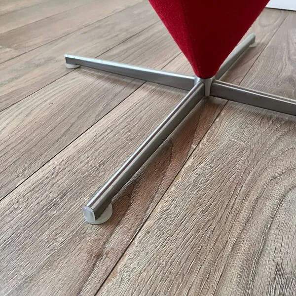 Illustration numéro 2 du produit Cone chair, de Verner Panton