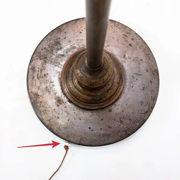 Illustration numéro 2 du produit Lampadaire industriel milieu du siècle