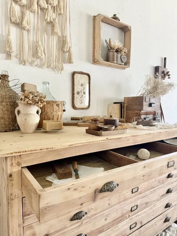 Illustration numéro 2 du produit Meuble de métier à tiroirs