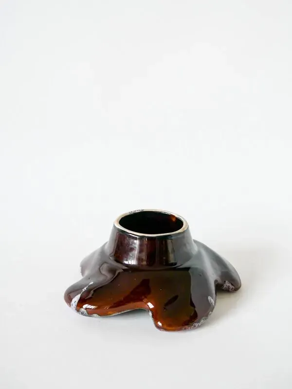 Illustration numéro 2 du produit Vide-poche  / coupe en céramique étoile violet lilas et marron 1970