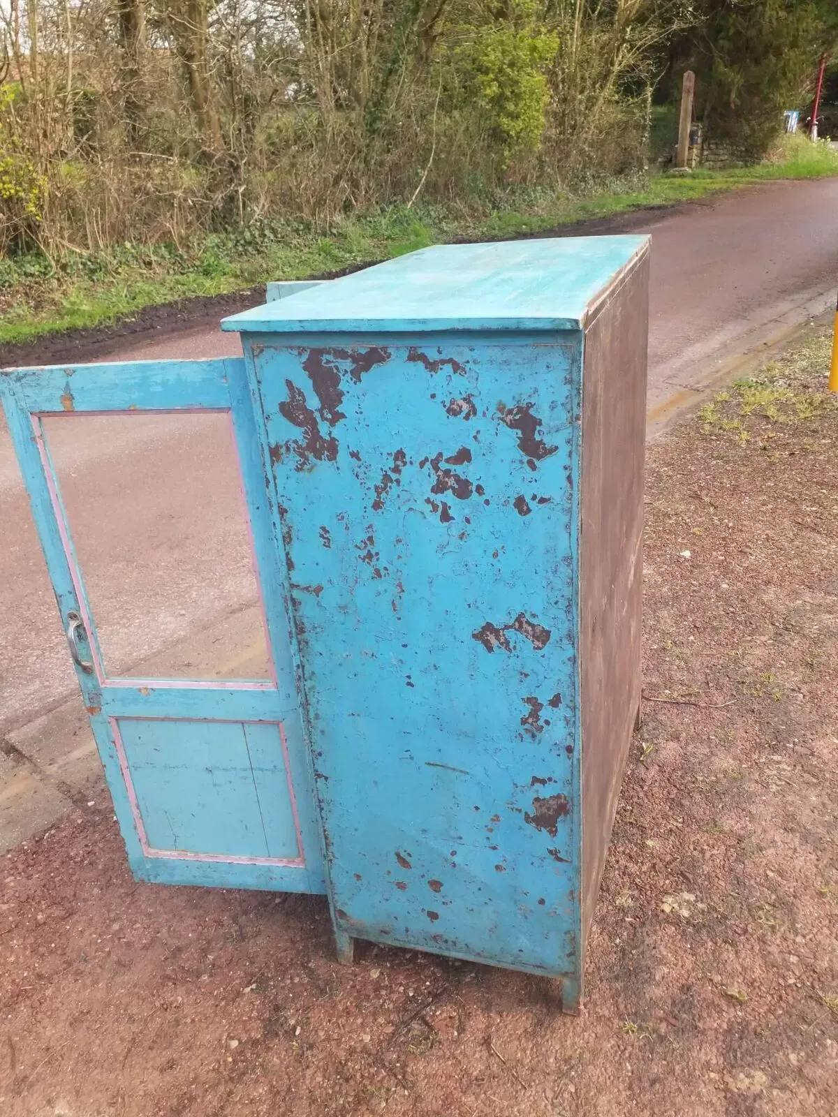 Illustration numéro 2 du produit Buffet vitrine