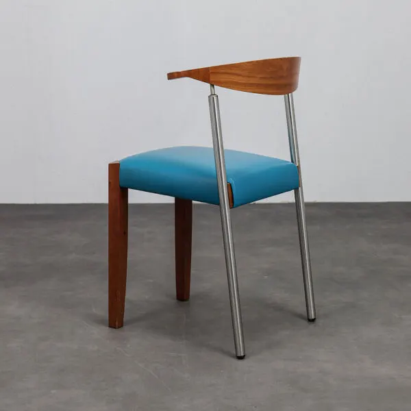 Illustration numéro 2 du produit Ensemble de 4 chaises de salle à manger en cuir postmodernes, Italie, années 1990.