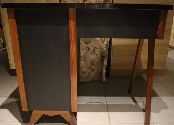 Illustration numéro 2 du produit Bureau rétro vintage industriel