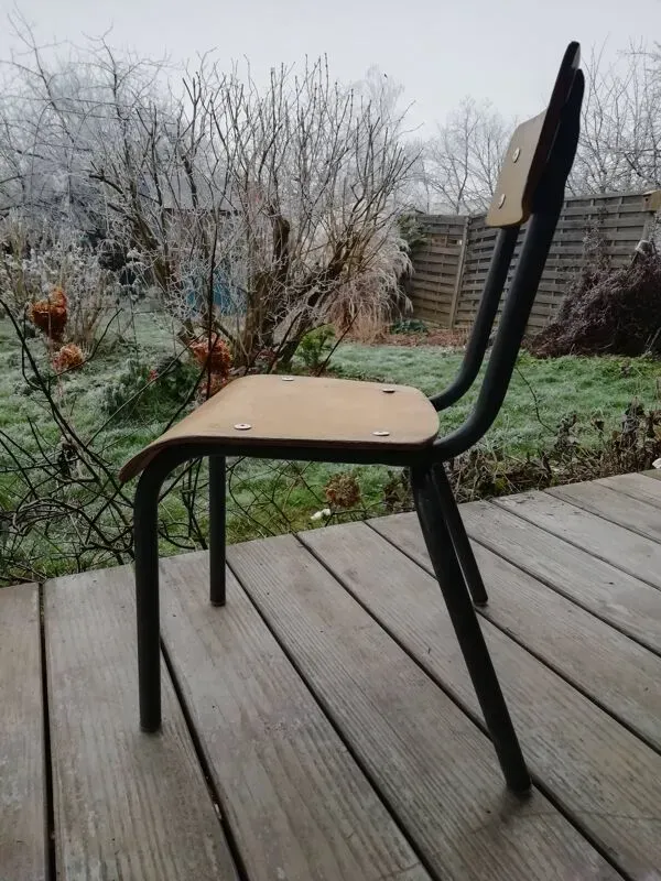 Illustration numéro 2 du produit Chaise école