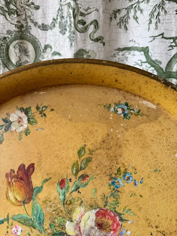 Illustration numéro 2 du produit Ancien et grand plateau en tôle peint/ fin XIXeme